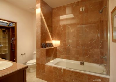 Guest En-Suite Bath