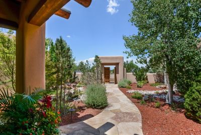 Entry Courtyard w/Mature Landscaping