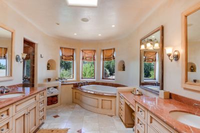 Absolutely Luxuious Master Bath