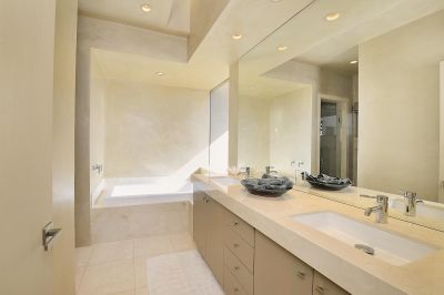 Guest Apartment Bathroom 