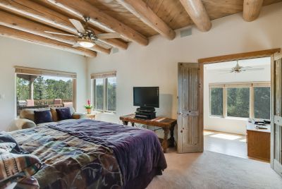 Relaxing, comfortable, nest! A master suite to nestle into...