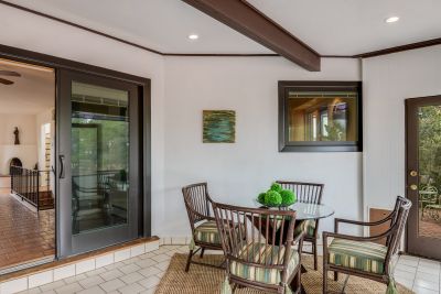 Sunroom casual dining, projects...plenty of room with a great ambiance!