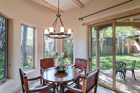Breakfast room with access to another courtyard