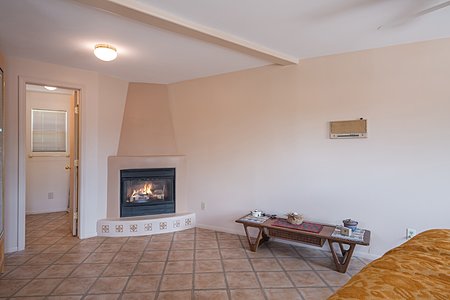 Upstairs Guest Suite - Gas Fireplace
