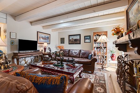 Cheerful, sunny living room