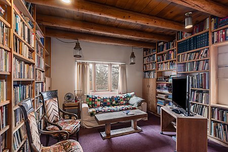 Upstairs study/library