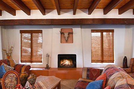 Long Banco in Living Room to enjoy the wood burning Fireplace