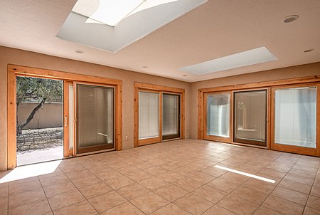 Large Studio Space with good light and ventilation