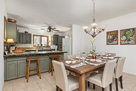 Convenient and casual open concept dining/kitchen 