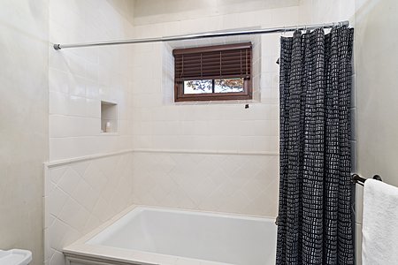 Guest Suite Full Bath