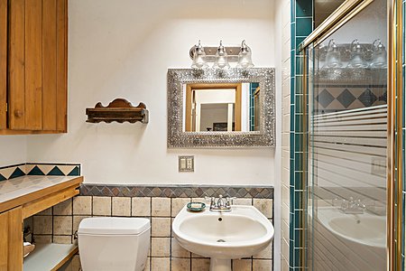 Studio Casita - Bathroom