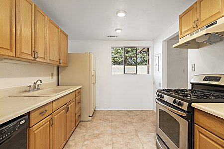 The kitchen has great counter and cabinet space with a 4 burner gas stovetop.