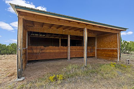 Barn/Stables with new stucco and paint - move your horses right in! 