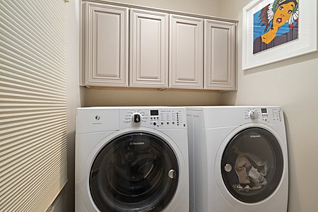 Laundry Room w/ Washer & Dryer on Pedestals 