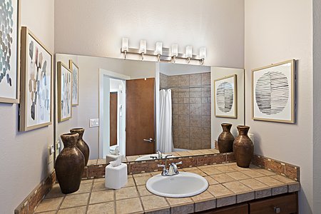 Shared Bath for Guest Rooms