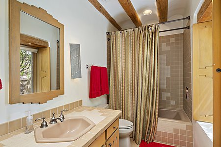 Guest House # 1 En-Suite Bathroom