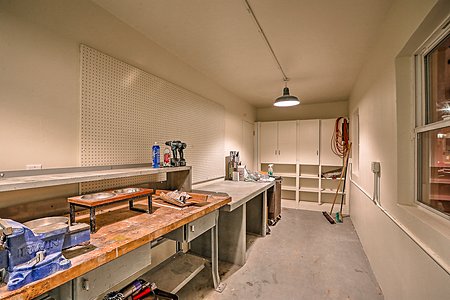 Workshop area / Storage 