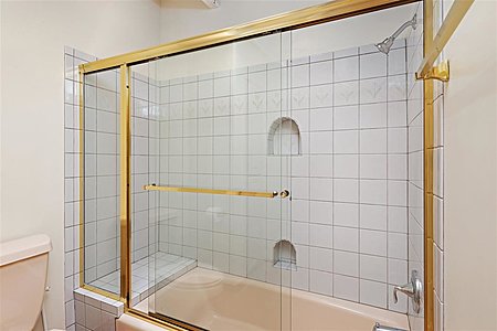 Guest bath 2 tub and shower