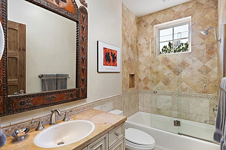 Full bath adjoining Guest Suite 1