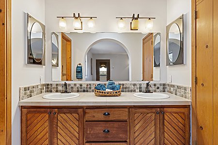 Double sinks in primary bath