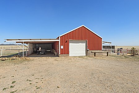 5 stall Barn with turnouts