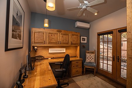 Versatile room Flex room (office, studio, exercise or nursery) in owners wing suite