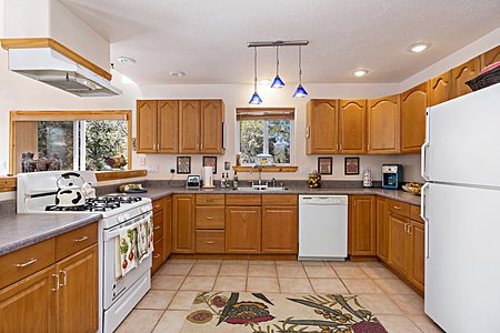 Large bright and Open Kitchen