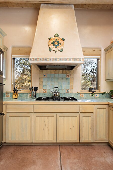 Kitchen stove top with Plaster hood
