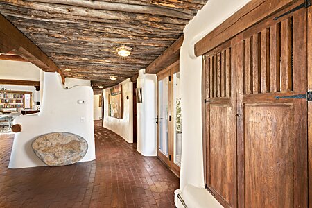 Classic Santa Fe Style! Organic adobe walls flow into protected spaces