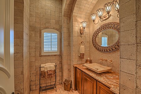 Guest Bath with Tiled Archway