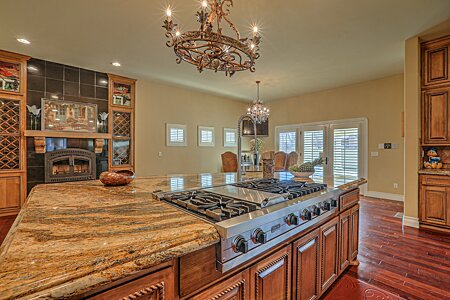Kitchen Island and Breakfast Parlor