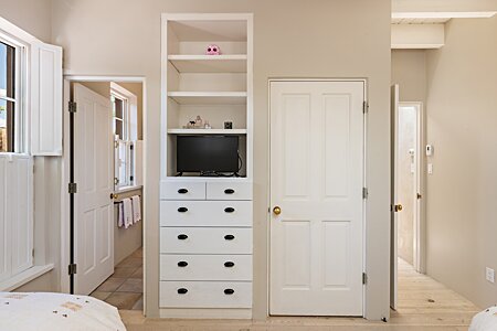 Useful built-ins in the second bedroom!