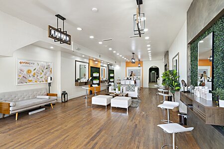Downtown Spa is a large space 1 1/2 blocks from the Plaza on San Francisco Street!
