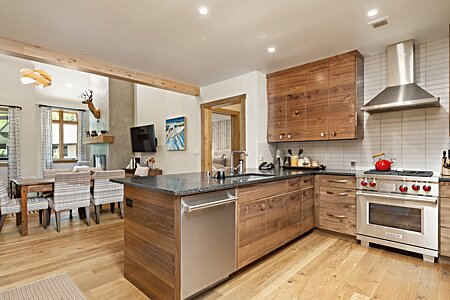 Streamlined fully outfitted kitchen 