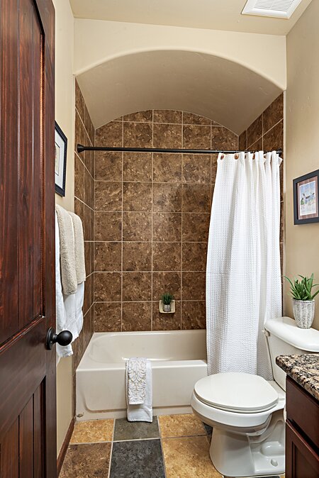 Close-up of Hall Bath w/ Tub / Shower