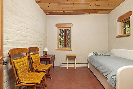 Modern casita second bedroom
