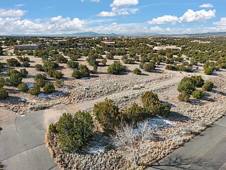 The driveway from the Cul-de-sac for Lot 21; 1 La Vida Court with views to the Sandia Mountain