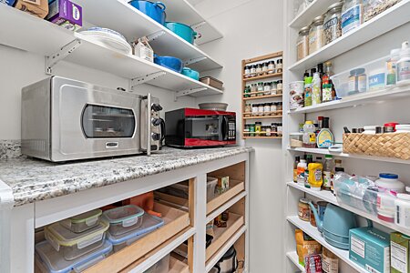 Kitchen pantry