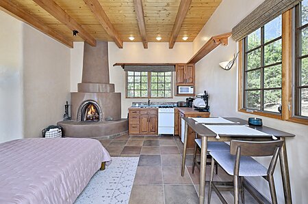 Guest House - Wood burning Fireplace and Efficiency Kitchen