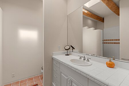 Guest Bedroom En-Suite Bathroom