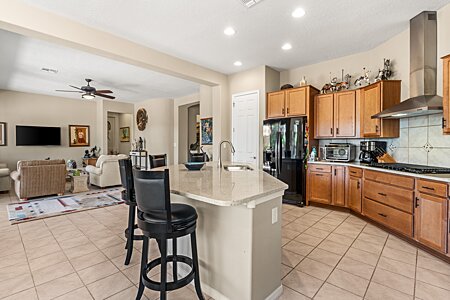 Island sink with large cooks Kitchen