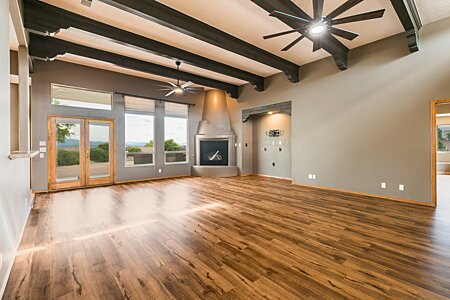 Living Room embraces Changing Scenery