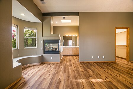 3 Way Fire Place and Walk in Closet