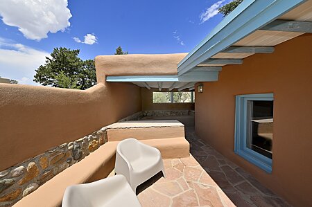 Sitting patio off kitchen