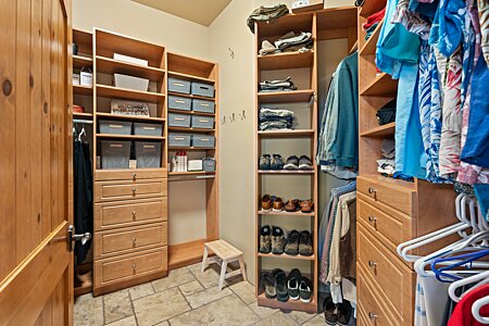 Primary Bedroom Suite - Walk-In Closet