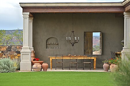 Outdoor Dining by Pool