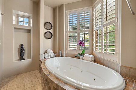 Visualize bathing in this birdsnest bathroom!