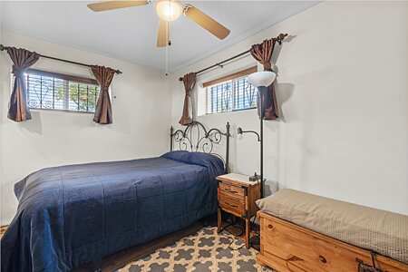 Main House - Guest bedroom