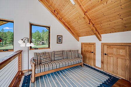 Reading Nook (Upstairs)