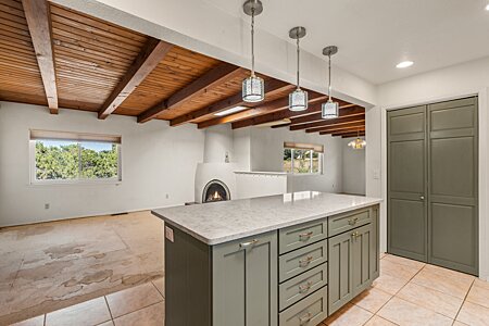 Kitchen & Dining Area